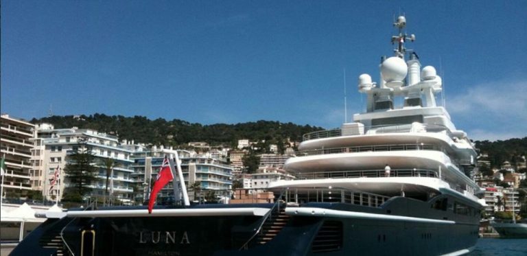 Yacht Luna