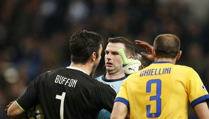 Chi è Michael Oliver
