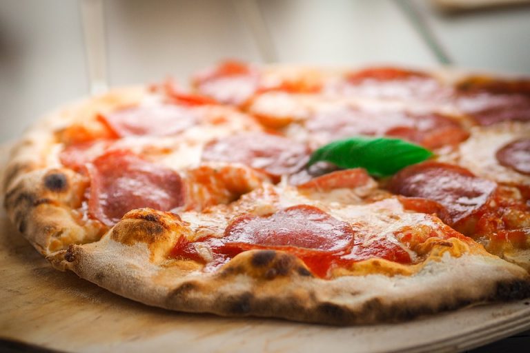 Forno per pizza elettrico o a legna: pro e contro Forno per pizza
