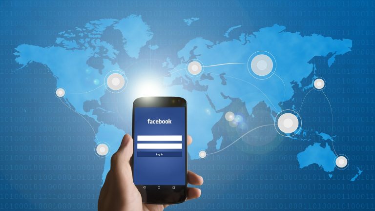 smartphone Cambridge Analytica