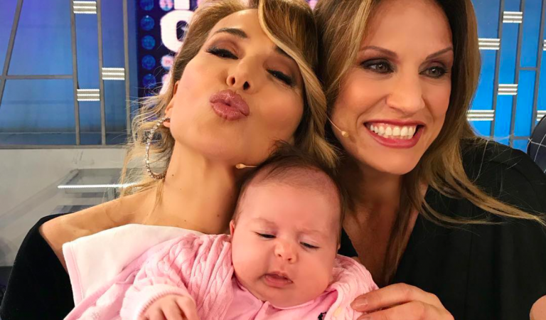 Annalisa Minetti con la figlia Elèna a Domenica Live Annalisa Minetti con la figlia Elèna a Domenica Live