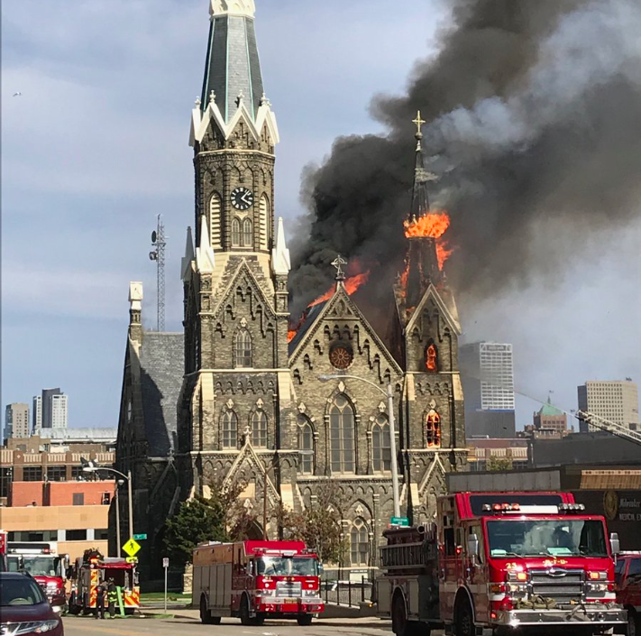 Chiesa storica in fiamme nel Wisconsin Chiesa storica in fiamme nel Wisconsin