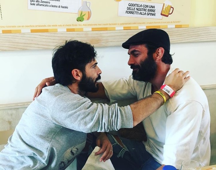Marco Bocci, mistero sulla salute. L'abbraccio degli amici Marco Bocci, mistero sulla salute. L'abbraccio degli amici