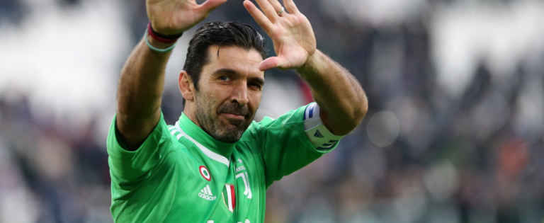 Buffon annuncia l'addio alla Juve ma non al calcio