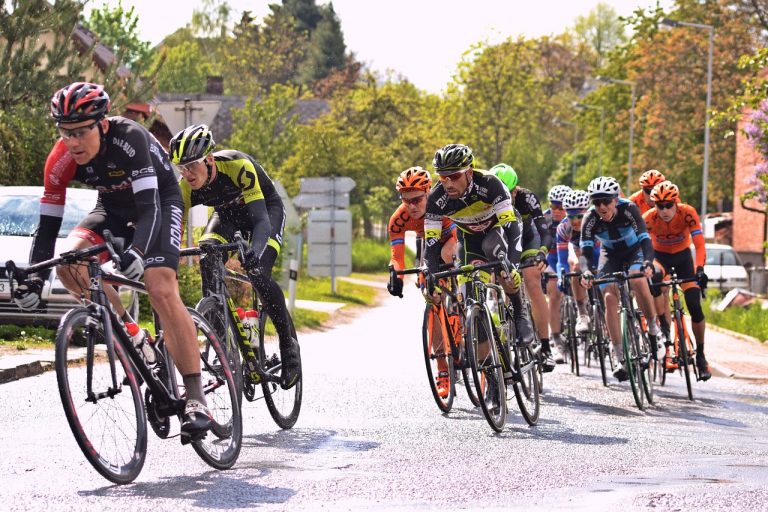 Giro d'Italia, Praia a Mare: Viviani battuto in volata dall'irlandese Sam Bennet
