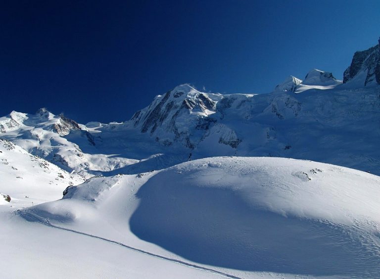 Precipita in un crepaccio sul Monte Rosa: muore ragazzo di 17 anni Precipita in un crepaccio sul Monte Rosa: muore ragazzo di 17 anni