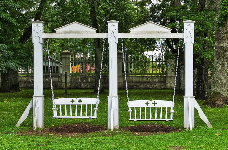 Altalena da giardino: materiali e modelli per bambini Altalena da giardino: materiali e modelli per bambini