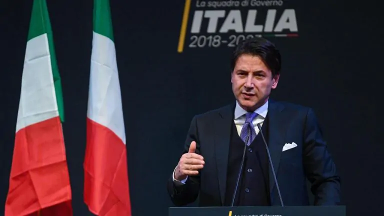Conte contro Renzi