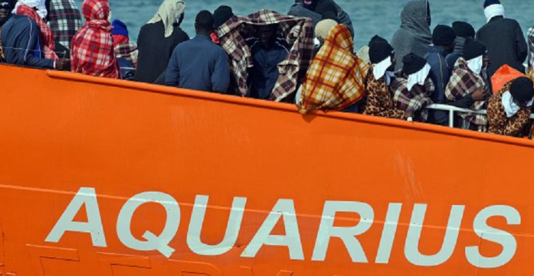 Aquarius cambia rotta e punta la Sardegna: