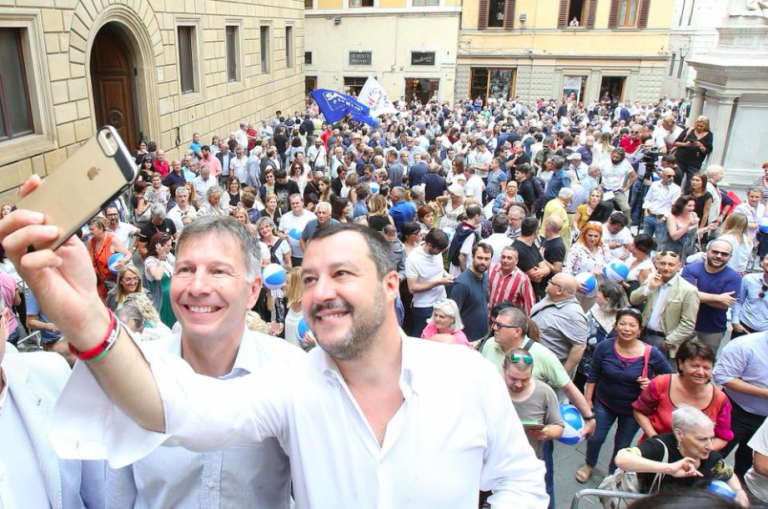 Il Pd costretto a cedere le città rosse