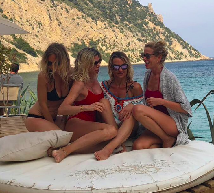 Gaia e Alessia a Ibiza