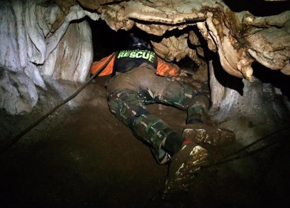 12 ragazzi thailandesi bloccati in una grotta