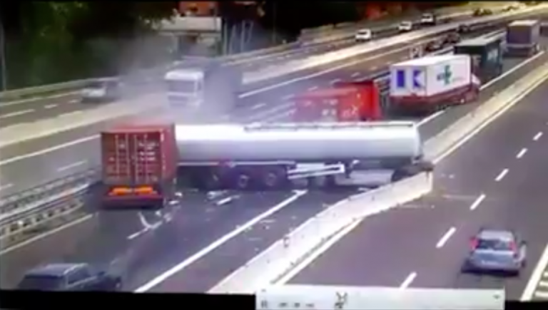 Grave incidente sul raccordo di Bologna