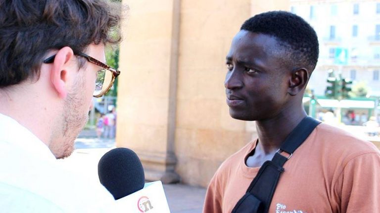 Da migrante a rider, il reportage di Notizie.it