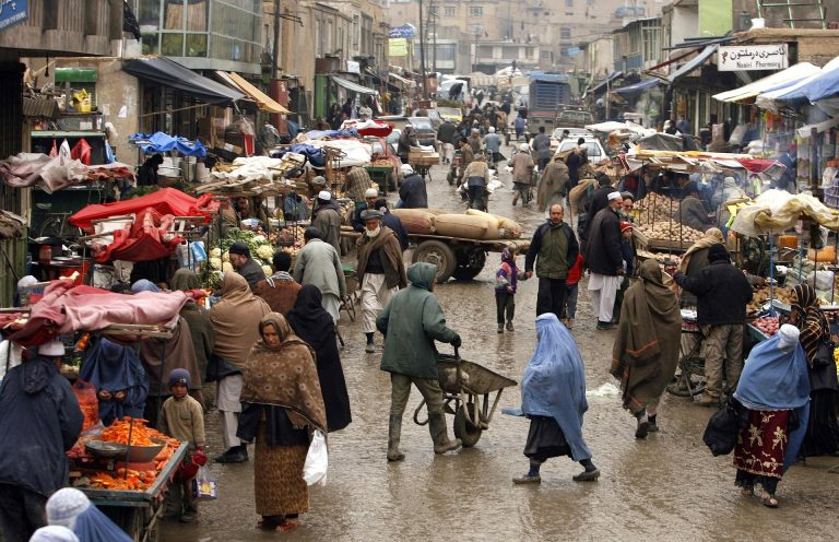 Afghanistan, esplode bus