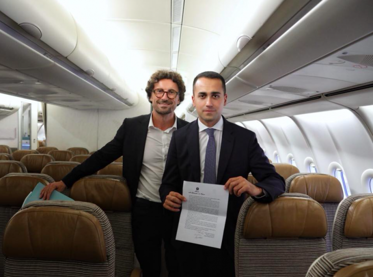 Di Maio e Toninelli sull'Air Force Renzi