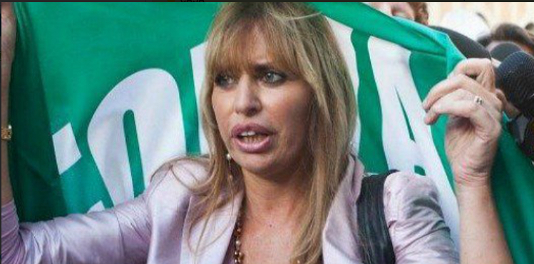Alessandra Mussolini lascia Forza Italia