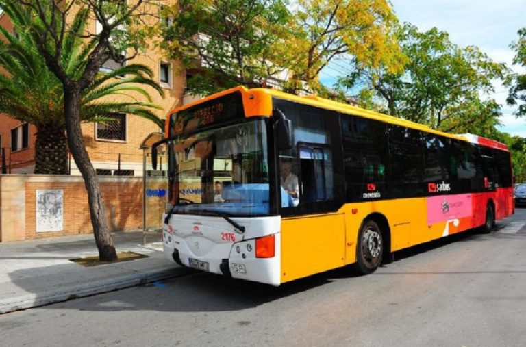 Lasciate a piedi 3 donne di colore dall'autista dell'autobus Lasciate a piedi 3 donne di colore dall'autista dell'autobus