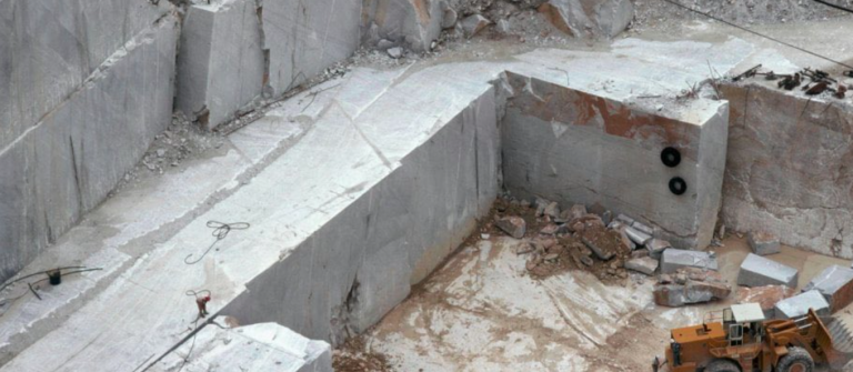 Operaio morto sul lavoro a Carrara