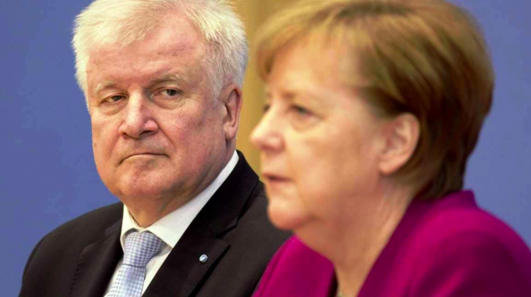 Germania, scontro tra Seehofer e Merkel sui migranti
