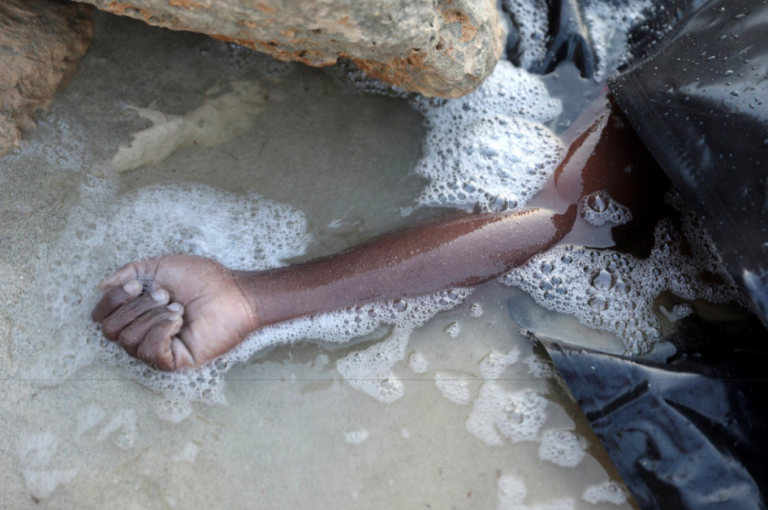 La tragedia dei migranti in una foto della ONG Open Arms