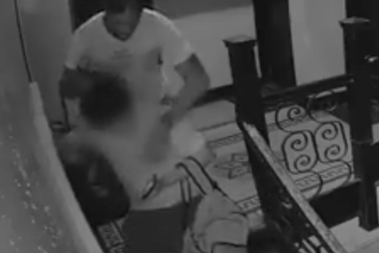 Uomo armato rapina 23enne a NY