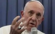 Bergoglio: "Bimbi gay? Ci vuole psichiatra", polemica Lgbtqi