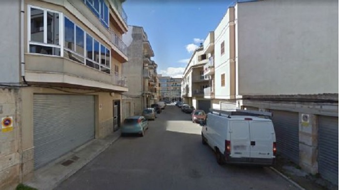 Nonno dimentica la nipotina in auto