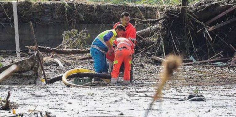 Brindavano all'alluvione del 2017: 3 arresti a Livorno