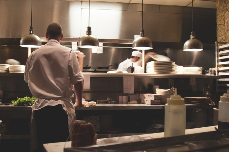 Cena da 540 euro, ma niente brocca d'acqua gratis