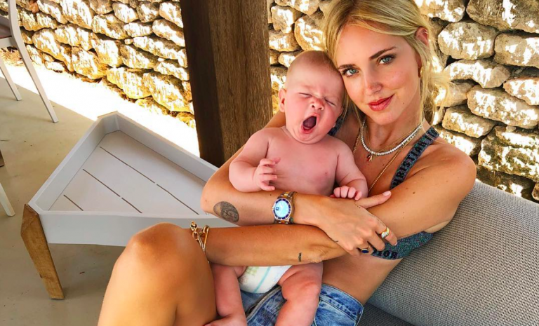 Chiara Ferragni e le critiche per l'allattamento