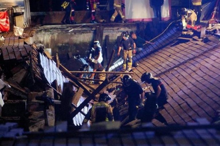 Crolla passerella durante il festival: oltre 260 feriti