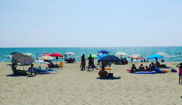Malore in spiaggia, morto ex carabiniere