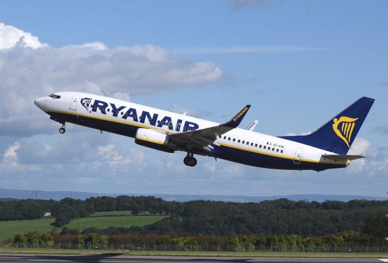 Ryanair addio al bagaglio a mano gratuito