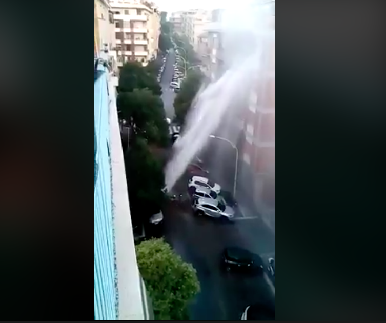 Voragine e geyser a Roma Voragine e geyser a Roma
