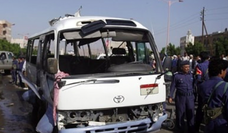 Risultati immagini per scuola bus yemen
