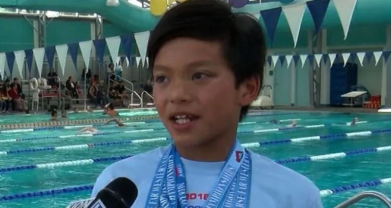 bambino 10 anni batte record di Phelps