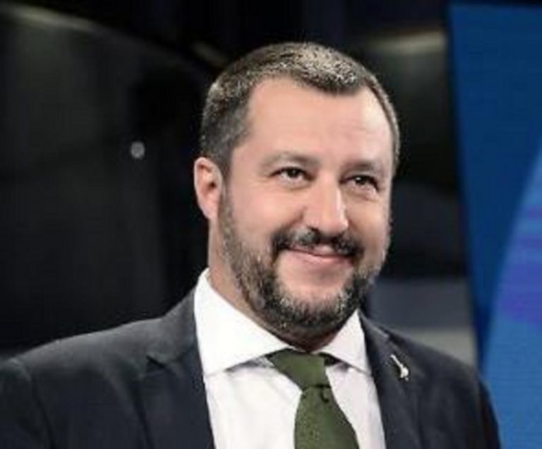 Salvini: "In pensione con quota 100 e al massimo 62 anni"