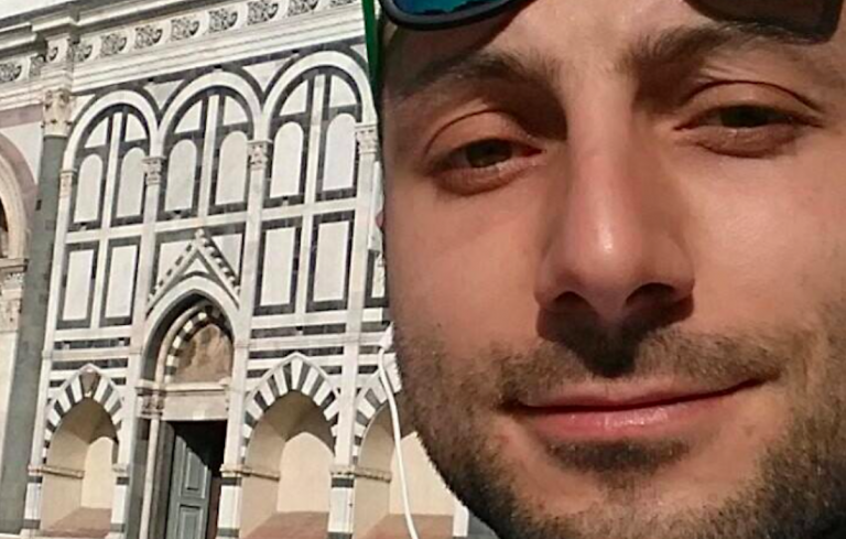 Ha ucciso il figlio e tenta il suicidio