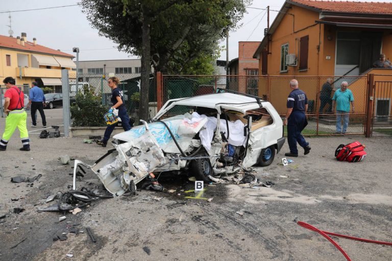 Incidente mortale, muore un 22enne