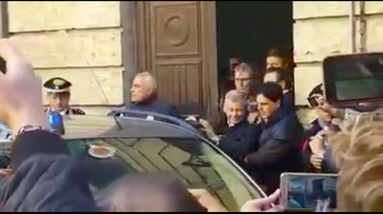 Lanciano, folla inferocita
