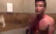 Pedofilo in bagno con bambina di 6 anni