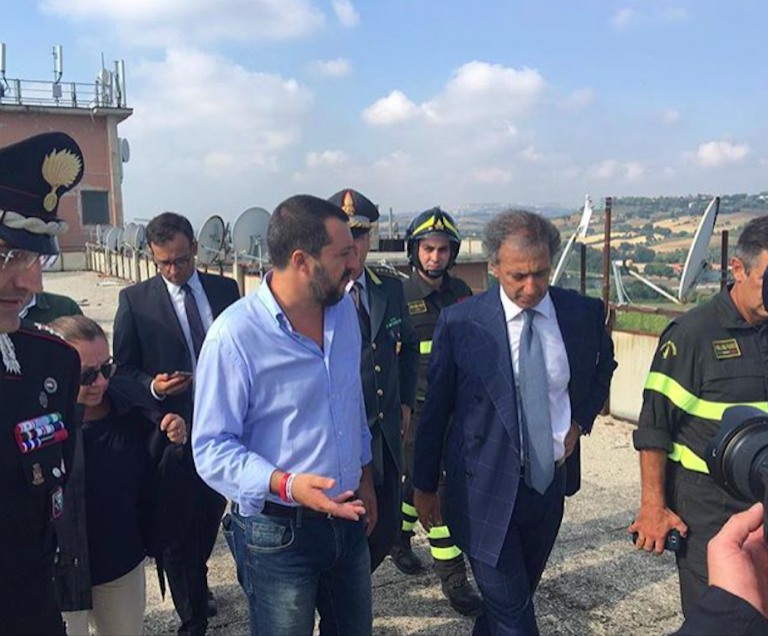 Salvini al grattacielo di Porto Recanati