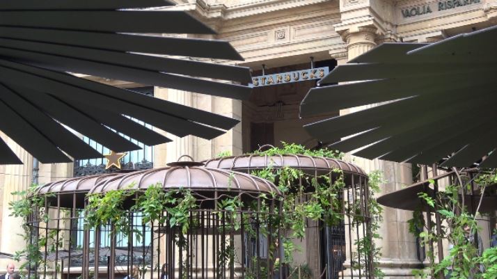 Starbucks apre a Milano