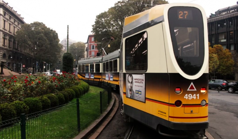 Uomo investito da un tram