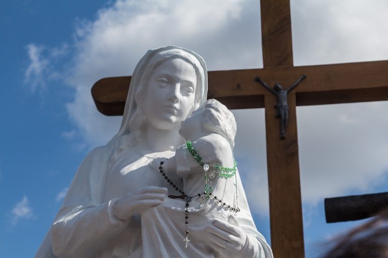 Bestemmiare la Madonna si può