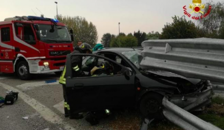 Incidente ad Angiari, incastrato nel guard rail