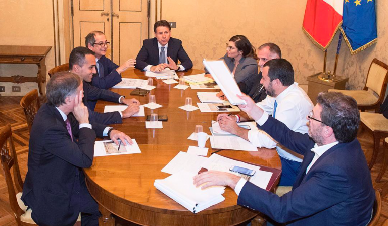 Manovra, deficit al 2,4% solo per il 2019