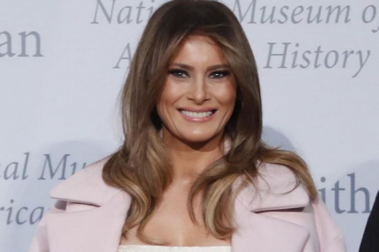 Fumo in aereo, atterraggio anticipato per Melania Trump