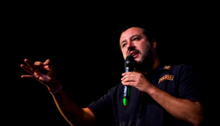 Salvini e il Viminale trasferiscono i migranti da Riace